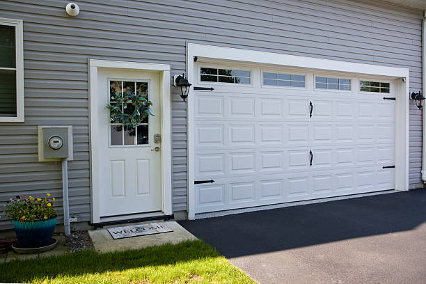 24/7 Emergency Garage Door Panel Replacement experts in Moosic, PA
